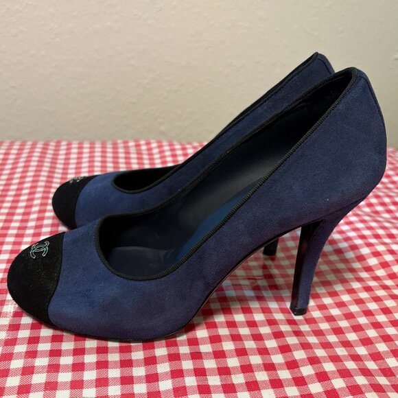 Chanel Navy Blue & Black Suede Logo Cap Toe Pump Heels Size 38 - Picture 1 of 10